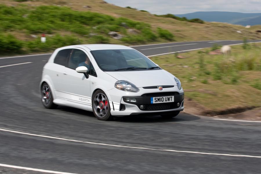  Abarth Punto Evo (199) 2010 года  (UK) (фото 9 из 45)
